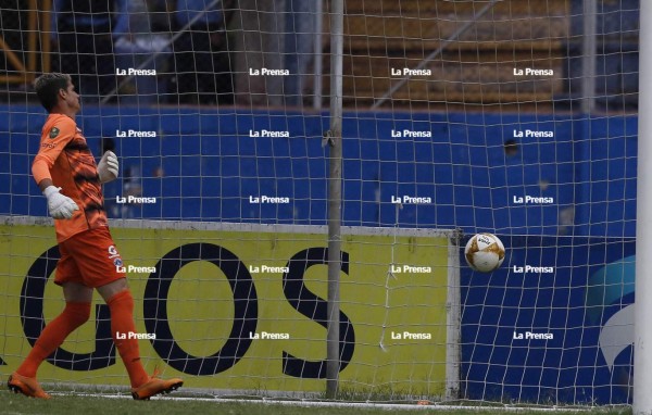 Video: El terrible error de Jonathan Rougier que terminó en gol del Platense