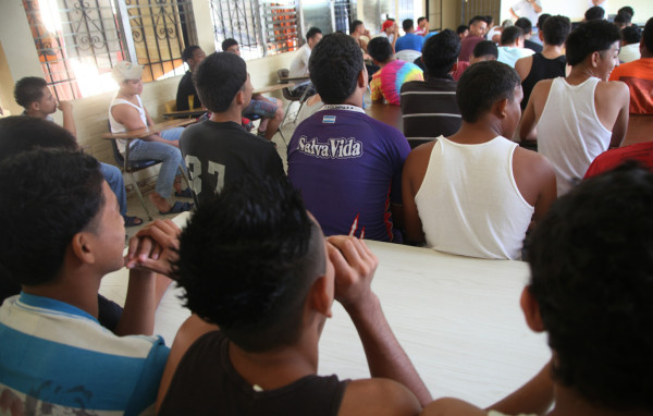 En edificio en ruinas funciona el Centro Pedagógico El Carmen