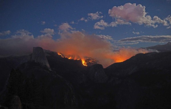Incendio arrasa con un poblado del estado de California
