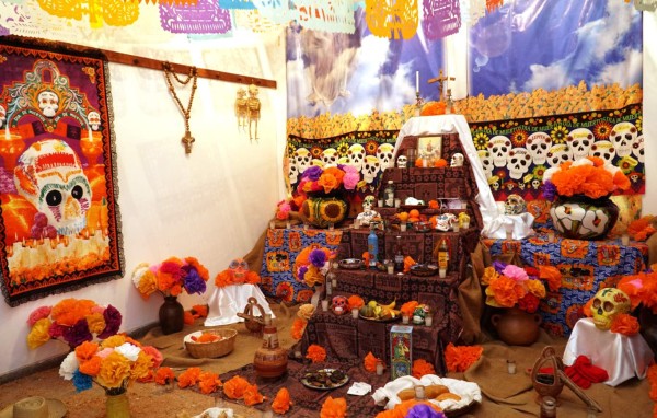 Visite el altar de muertos del Museo de Antropología