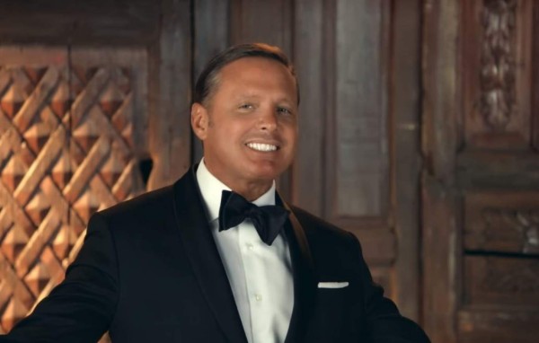 Luis Miguel se pone juguetón con su novia