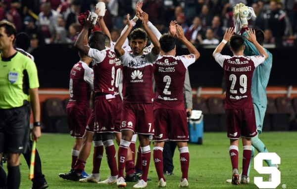 Los jugadores del Saprissa, entre ellos Rubilio Castillo, celebrando el triunfo contra el Tigres.