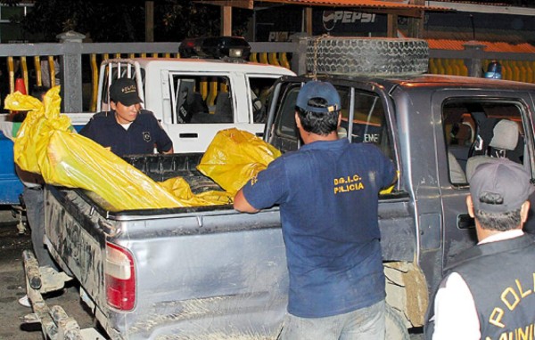 Acribillan a chofer y a su ayudante