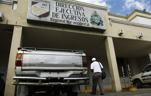 16,000 placas están sin reclamar en la DEI