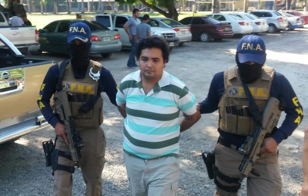 Capturan a supuesto jefe de pandilla MS en Pimienta