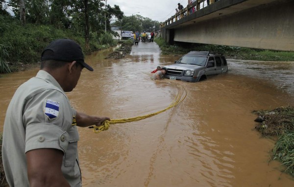 Lluvias en Honduras seguirán por 48 horas más en el litoral