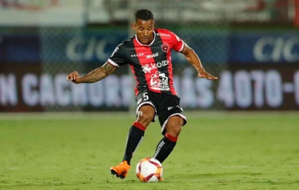 El Córdoba de España no pudo inscribir al hondureño Luis Garrido