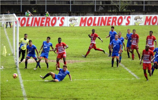 Real Sociedad y UPN empataron en una deteriorada cancha de Tocoa