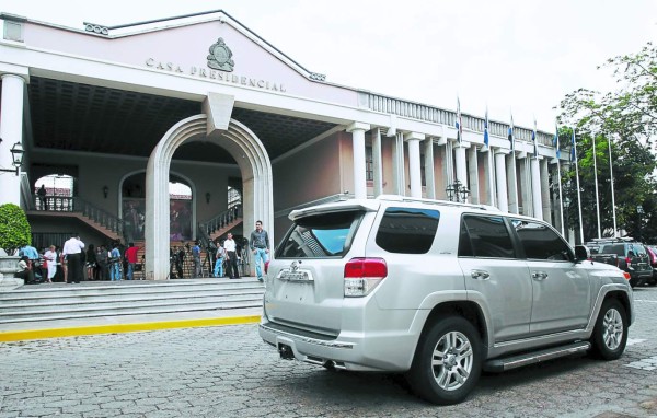 Gobierno de Honduras subastará 700 camionetas de lujo la próxima semana