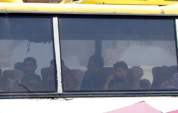 Decenas de autobuses entran en Duma para preparar una evacuación