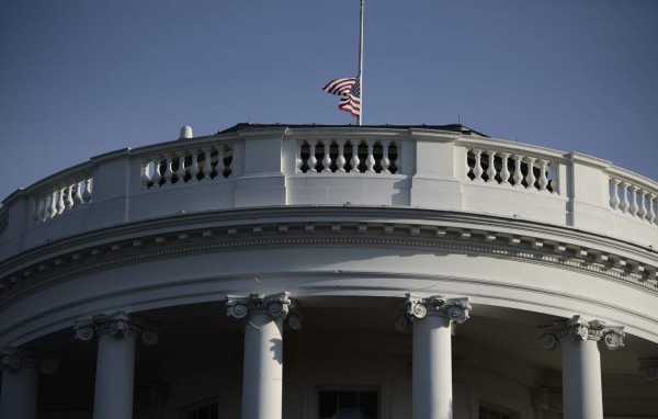 The US flag flies at half-mast at the White House before US President Donald Trump and First Lady Melania Trump observe a moment of silence on September 11, 2017, during the 16th anniversary of 9/11. / AFP PHOTO / Brendan SMIALOWSKI