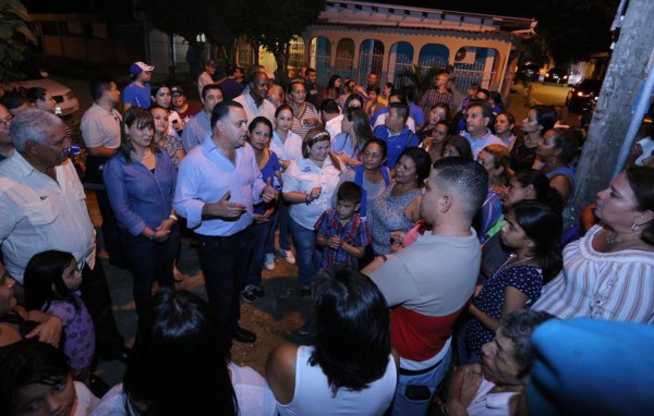 Vecinos de la Satélite reconocen trabajo de Calidonio