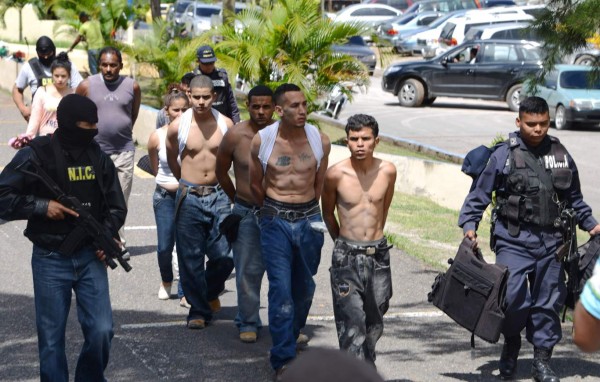 Policía captura a pandilleros con armas pesadas en Honduras