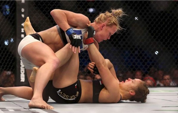 Peleadora que noqueó a Rousey revela confesión tras la pelea