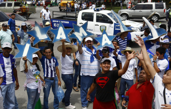 La afición hondureña nunca le falla a la Bicolor