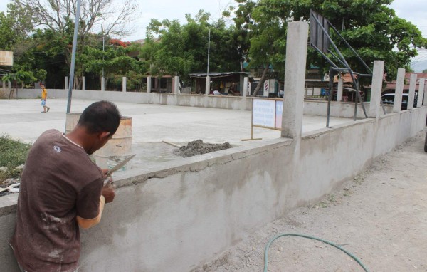 Restauran cancha multiusos de La Pradera