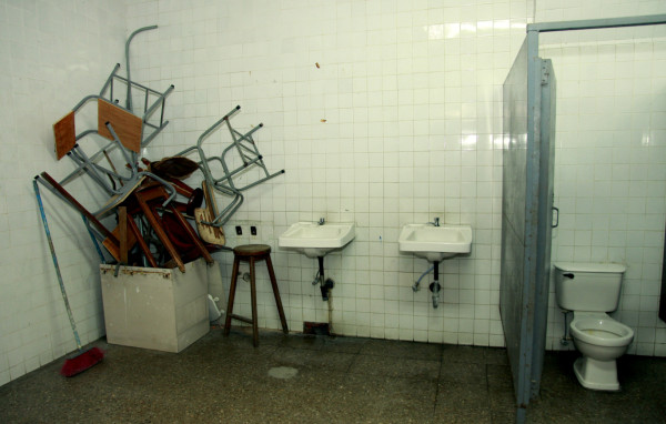 Mal olor en los baños de la Unah-vs continúa