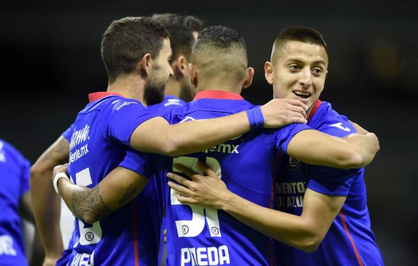 Cruz Azul goleó a lo grande a Pumas y pone un pie en la final del fútbol mexicano