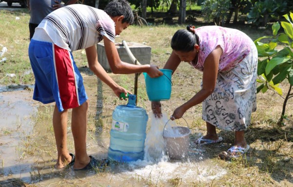 Unos 10,000 pobladores sufren por escasez de agua por corte de energía