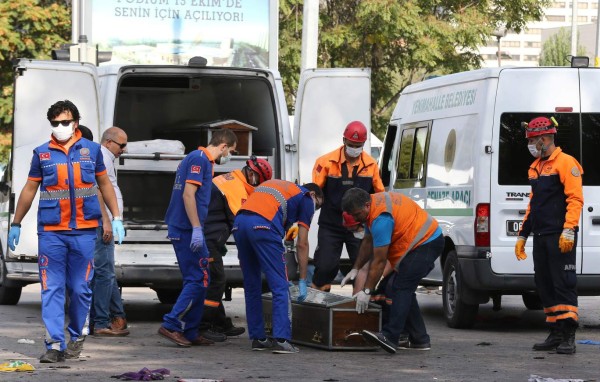 Turquía: 95 muertos deja atentado en manifestación por la paz