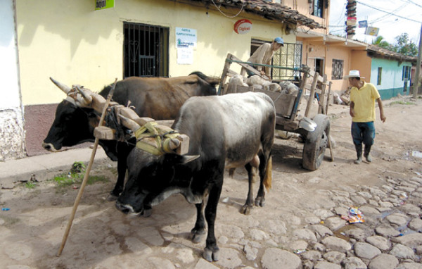 Eduardo Velásquez, el cura que dividió un pueblo