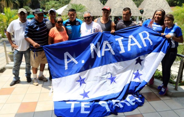 Andy Nájar recibe la sorpresiva visita de su familia en el hotel