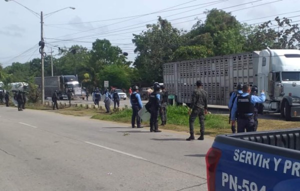 Manifestantes bloquean calles en varias ciudades de Honduras