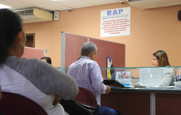 Sigue la espera para entrega de excedentes