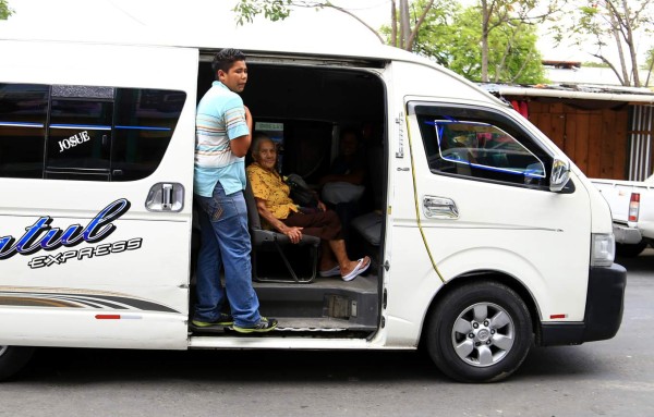 Ancianos de San Pedro Sula piden más respeto en el transporte