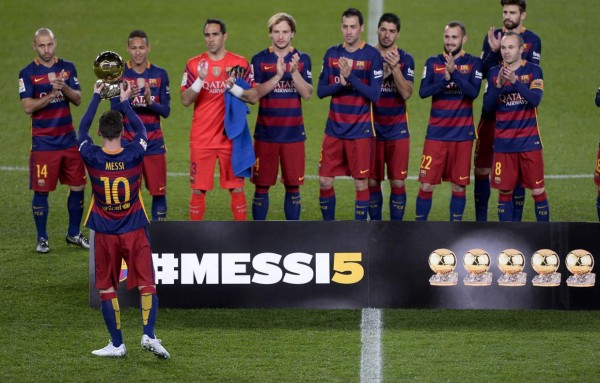 Messi ofrece su quinto Balón de Oro al Camp Nou