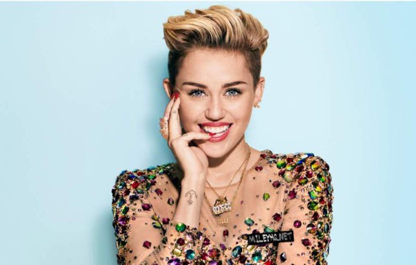 Miley Cyrus sorprende a sus fans al revivir a 'Hannah Montana'