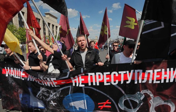 Miles de rusos protestan contra la limitación del internet