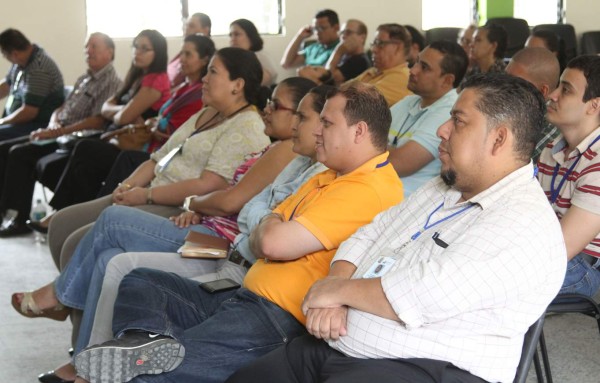 Dan cátedra de liderazgo y buena atención a los empleados municipales