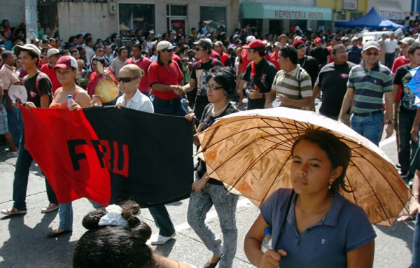 Atractivos desfiles patrios en La Ceiba