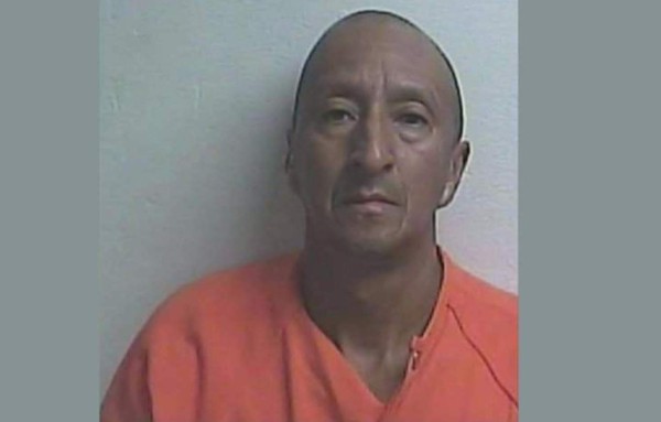 Hombre hispano le corta el miembro a amante de su esposa