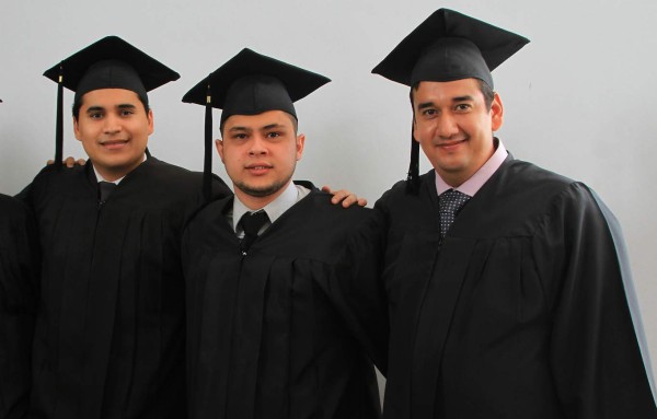 Unitec y Ceutec celebra graduaciones
