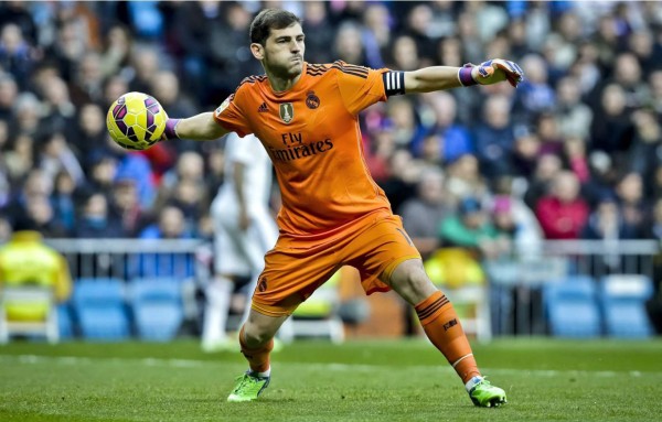 La afición del Real Madrid silba a Casillas y Ancelotti