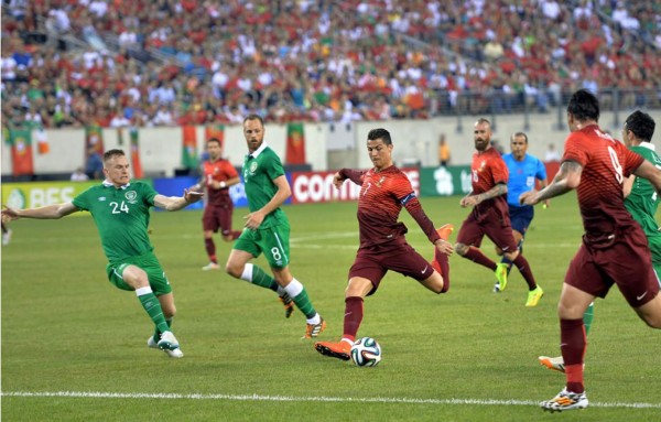 Portugal liquida a Irlanda aupada por el regreso de Cristiano