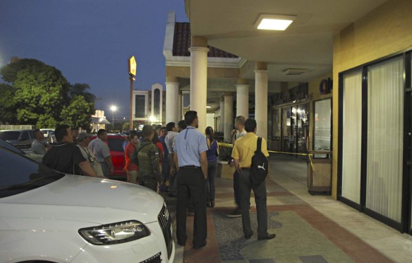 Dos guardias muertos tras fuerte discusión en centro comercial