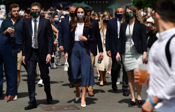 Kate Middleton se aisla tras contacto con un positivo de covid