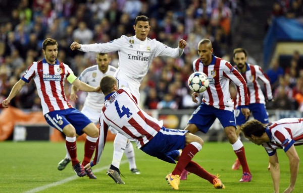 Real Madrid perdona al Atlético en el primer tiempo y decidirá el Bernabéu