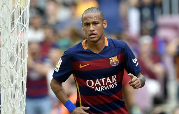 Neymar y su nuevo juguete: un Ferrari 458 Spider