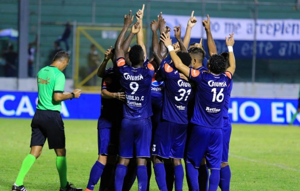 Motagua revive y golea al Platense