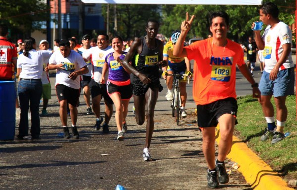 Hilary Kimayo gana la Maratón Internacional de LA PRENSA