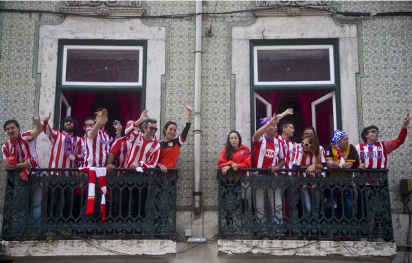 Una invasión española se toma pacíficamente Lisboa antes de la final