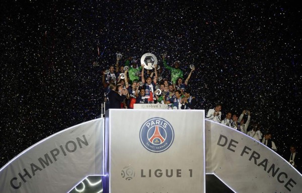 El PSG finaliza la temporada goleando y celebrando con el título