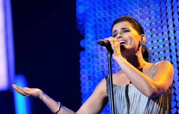 Nelly Furtado agarra color en el cine
