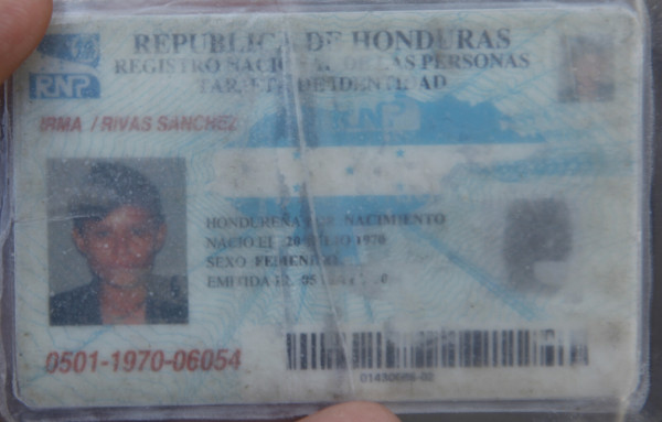 Transportista muere arrollada por carro