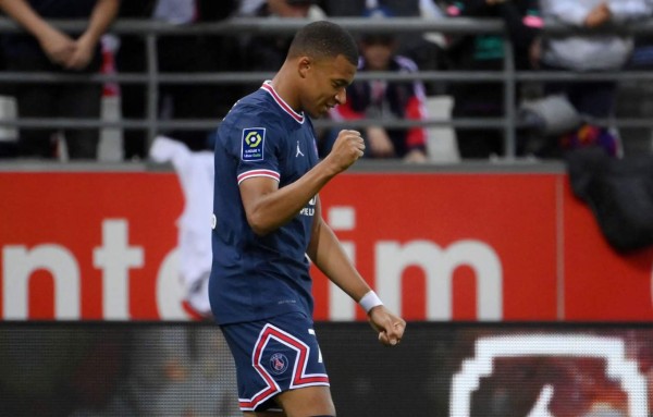 Mbappé se luce con un doblete para la victoria del PSG en el debut de Messi