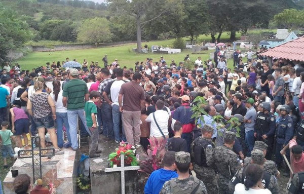 Consternación en el entierro de Miss Honduras Mundo